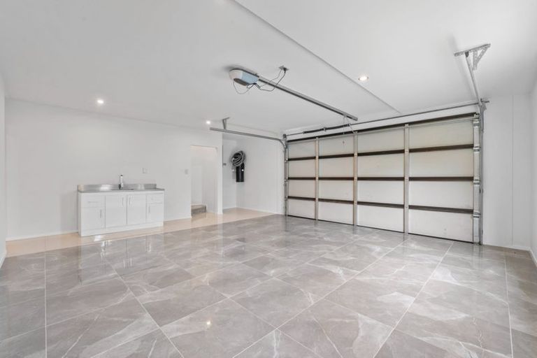 Photo of property in 2 Dhaka Lane, Ranui, Auckland, 0612