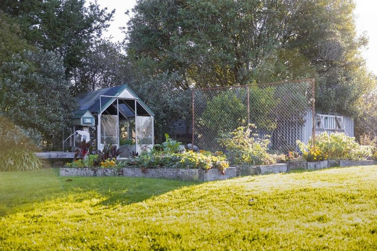 Photo of property in 979 Kaipara Flats Road, Kaipara Flats, Warkworth, 0984