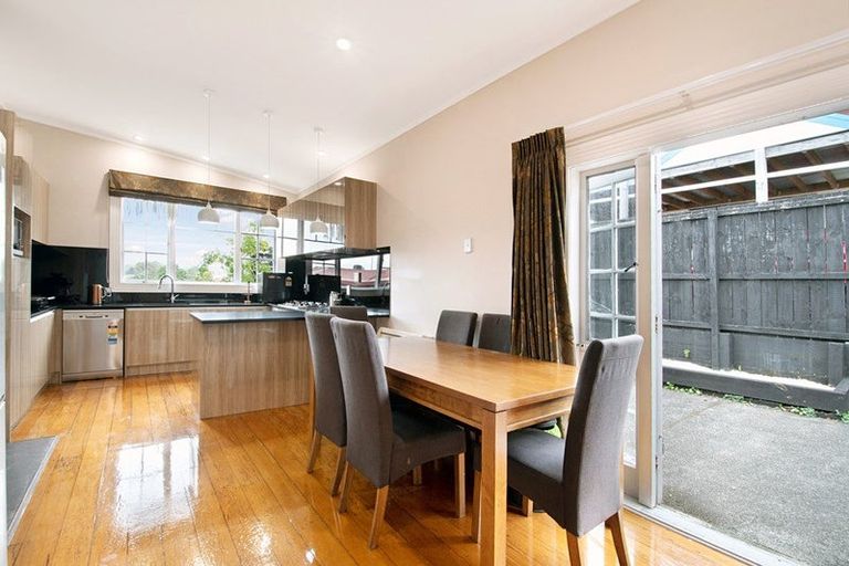 Photo of property in 104a Wolverton Street, Blockhouse Bay, Auckland, 0600
