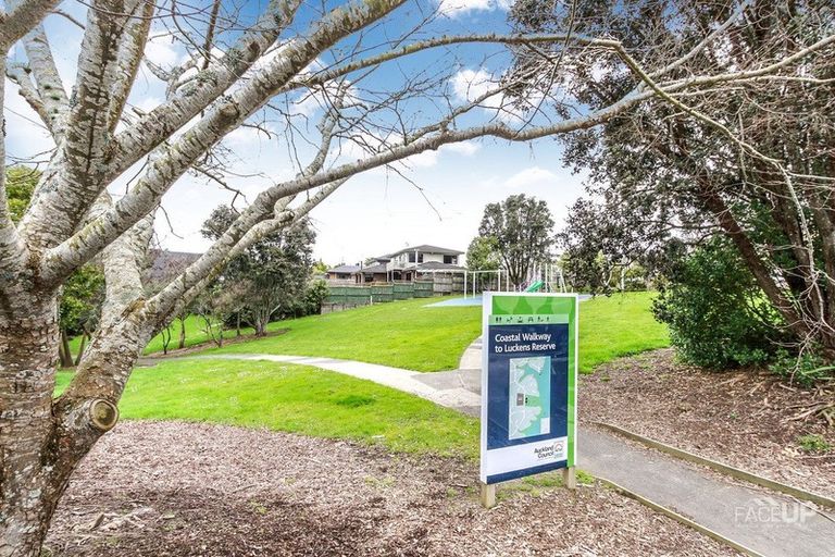 Photo of property in 172 Wiseley Road, West Harbour, Auckland, 0618