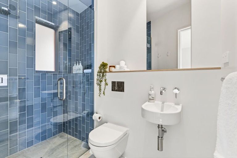 Photo of property in 15 Kereru Crescent, Wanaka, 9305