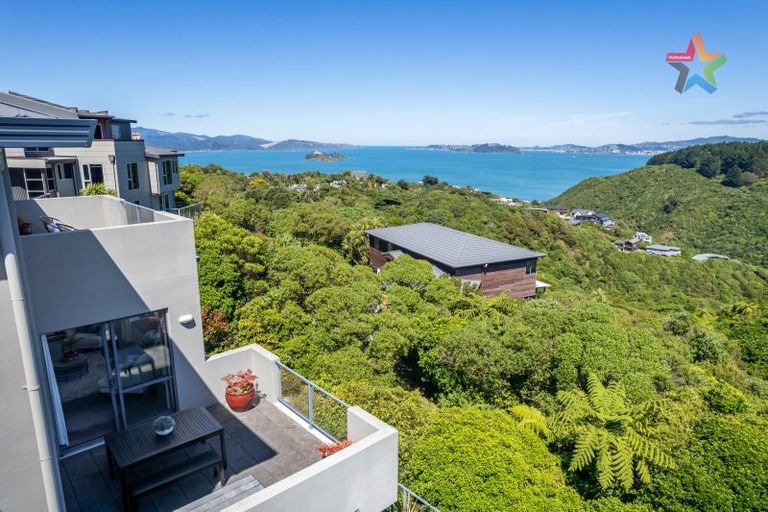 Photo of property in 7 Green Park Lane, Korokoro, Lower Hutt, 5012