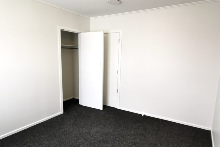 Photo of property in 2 Maybelle Place, Kelston, Auckland, 0602