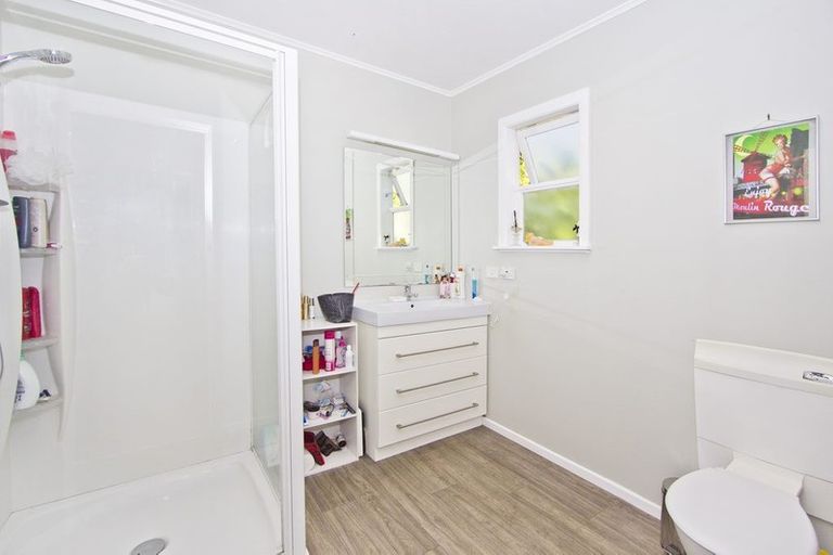 Photo of property in 120 Miromiro Road, Normandale, Lower Hutt, 5010