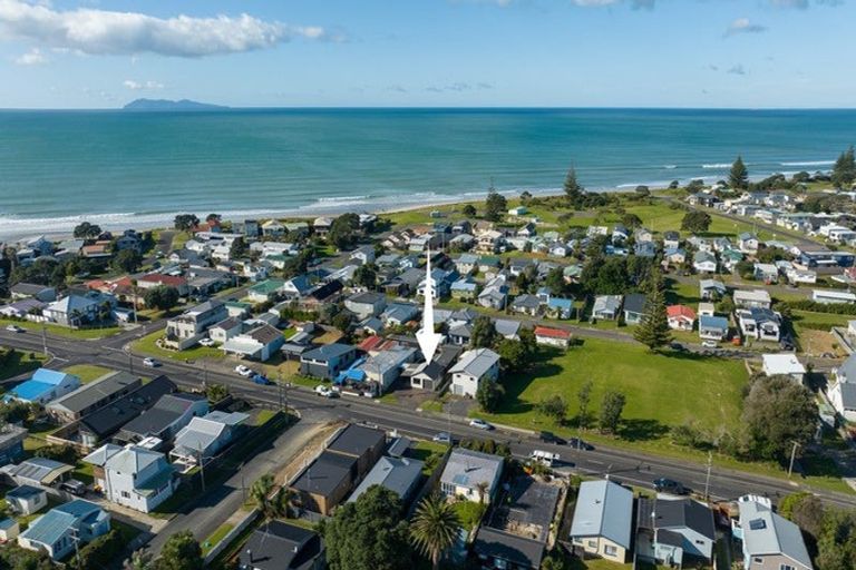 Photo of property in 42 Beach Road, Waihi Beach, 3611