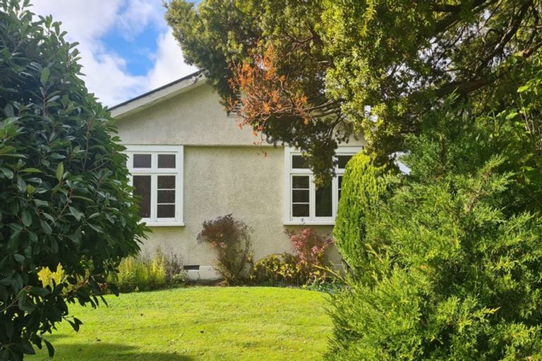 Photo of property in 6 Lansdowne Crescent, Lansdowne, Masterton, 5810