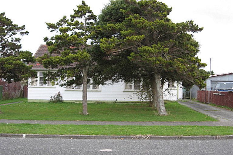Photo of property in 2 Barton Grove, Naenae, Lower Hutt, 5011