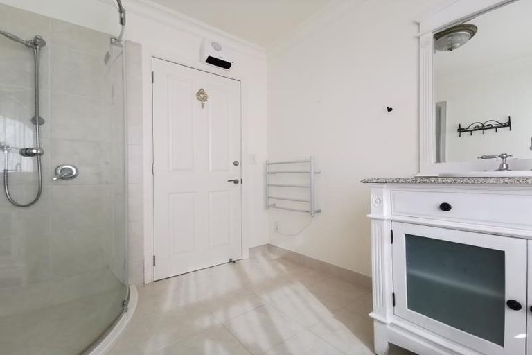 Photo of property in 24 Tamworth Crescent, Newlands, Wellington, 6037