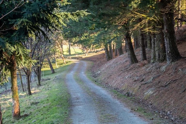 Photo of property in 68 Hogans Gully Road, Arrowtown, 9371