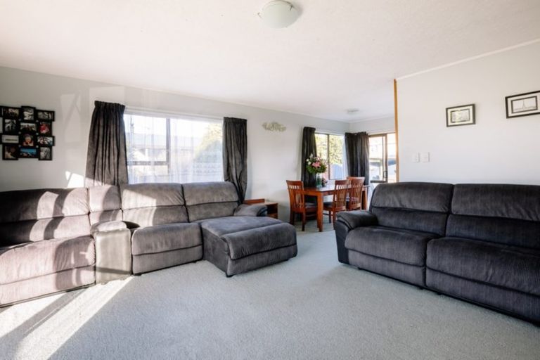 Photo of property in 2 Millar Place, Nawton, Hamilton, 3200