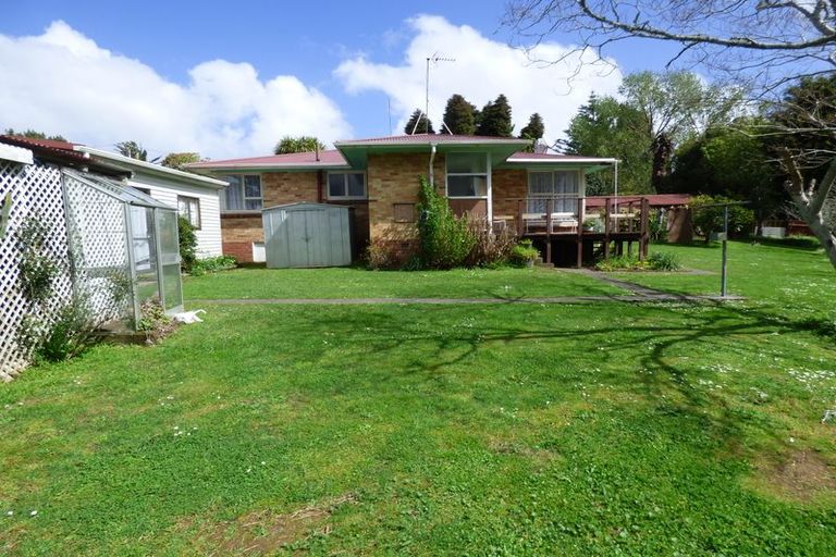 Photo of property in 11 Lloyd Avenue, Papatoetoe, Auckland, 2025