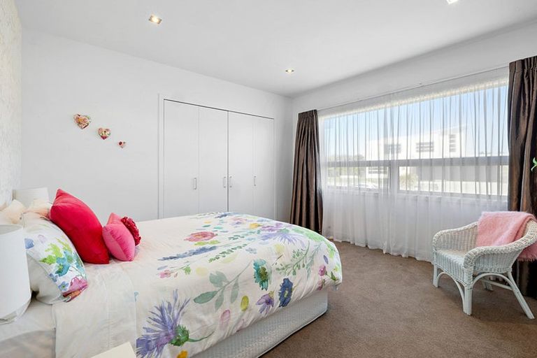 Photo of property in 3 St Andrews Parkway, Waiwhakaiho, New Plymouth, 4312