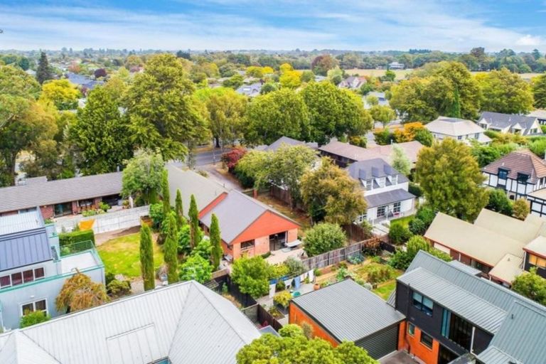 Photo of property in 242 Memorial Avenue, Burnside, Christchurch, 8053