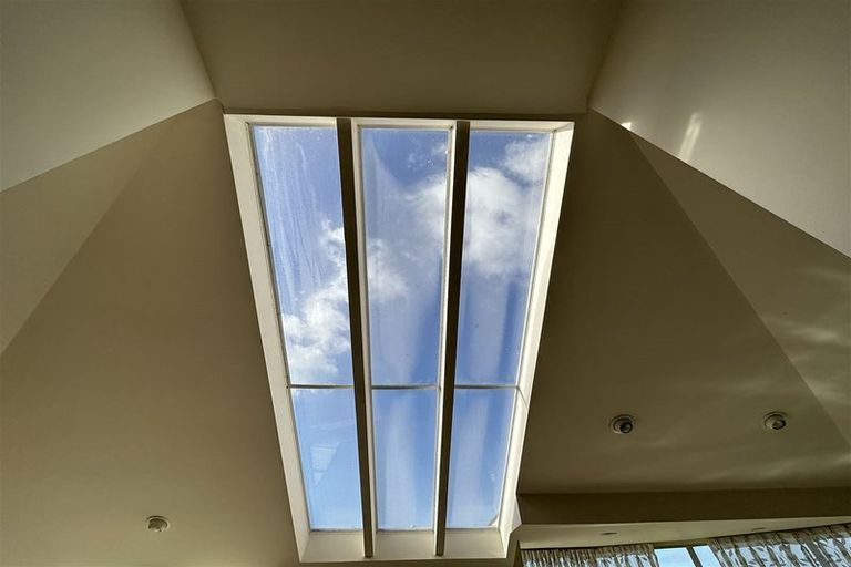 Photo of property in 2/23 Bernleigh Terrace, West Harbour, Auckland, 0618