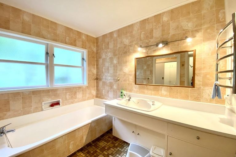 Photo of property in 1 Kohima Drive, Khandallah, Wellington, 6035