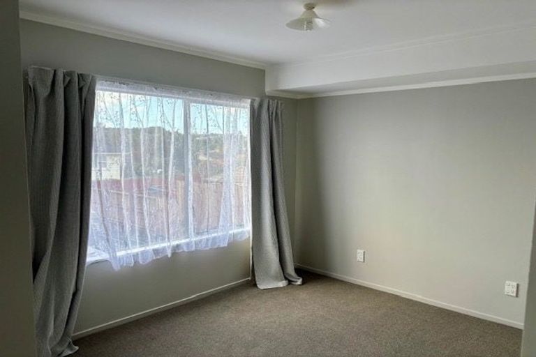 Photo of property in 8 Lynmore Drive, Hillpark, Auckland, 2102