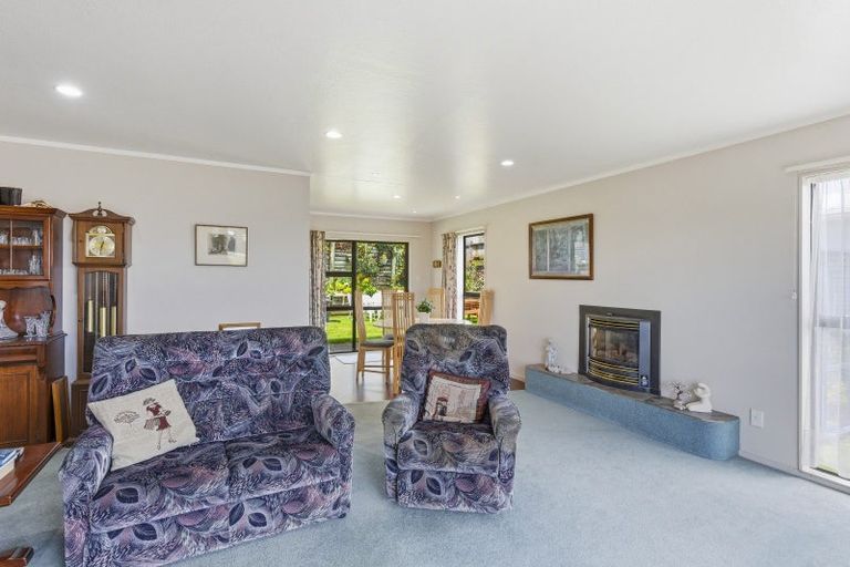 Photo of property in 2 Sunset Terrace, Waikanae Beach, Waikanae, 5036