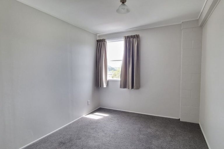 Photo of property in 1b Court Road, Tawa, Wellington, 5028