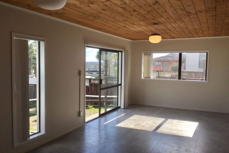 Photo of property in 162 Luckens Road, West Harbour, Auckland, 0618