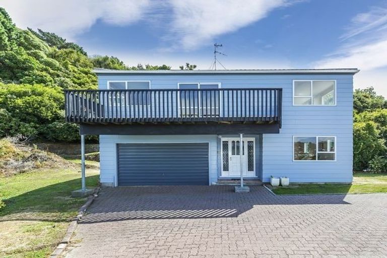 Photo of property in 1 Chequers Way, Crofton Downs, Wellington, 6035