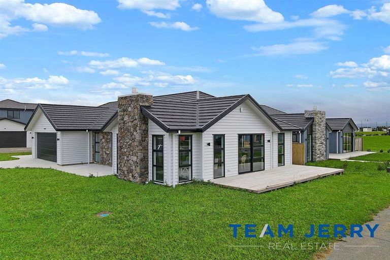 Photo of property in 4 Gertrude Cole Road, Clarks Beach, 2122