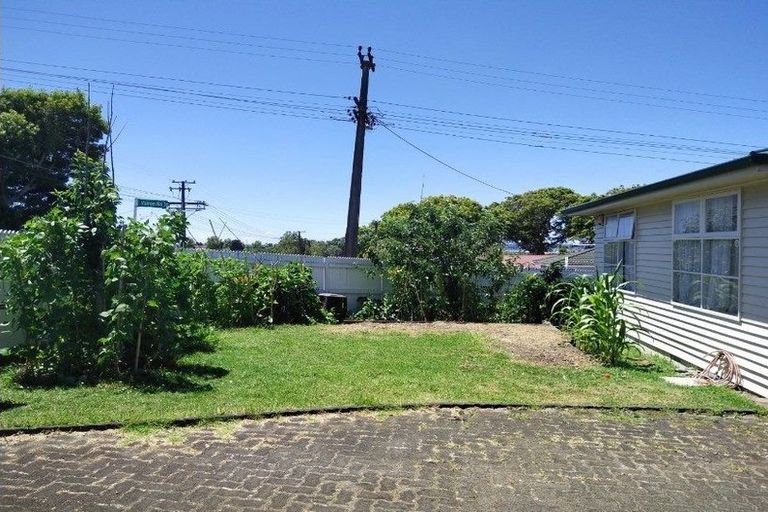 Photo of property in 79 Tirimoana Road, Te Atatu South, Auckland, 0602