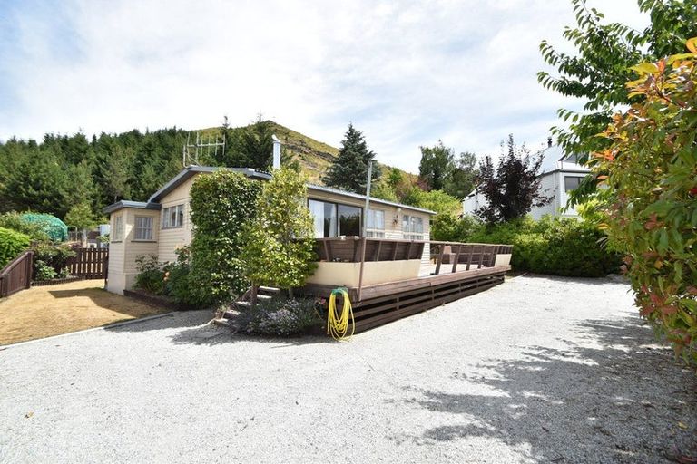 Photo of property in 32 Black Peak Road, Omarama, 9412