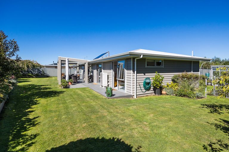 Photo of property in 17 Awa Toru Drive, Fairfield, Dunedin, 9018