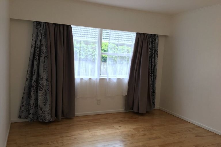 Photo of property in 22 Lynden Avenue, Hillcrest, Auckland, 0627