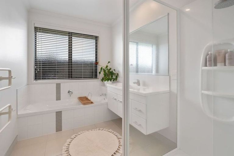 Photo of property in 130 Doncaster Drive, Papamoa Beach, Papamoa, 3118