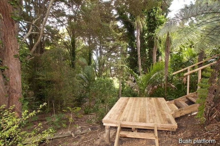 Photo of property in 10 Lauris Place, Birkdale, Auckland, 0626