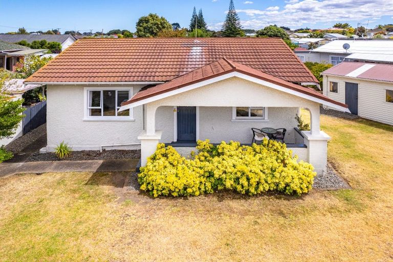 Photo of property in 16 Central Avenue, Gonville, Whanganui, 4501
