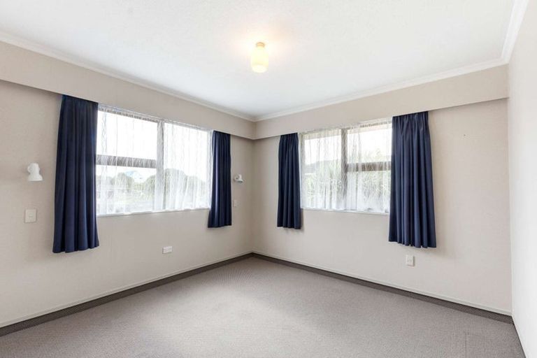Photo of property in 5 Saint Ives Grove, Whalers Gate, New Plymouth, 4310