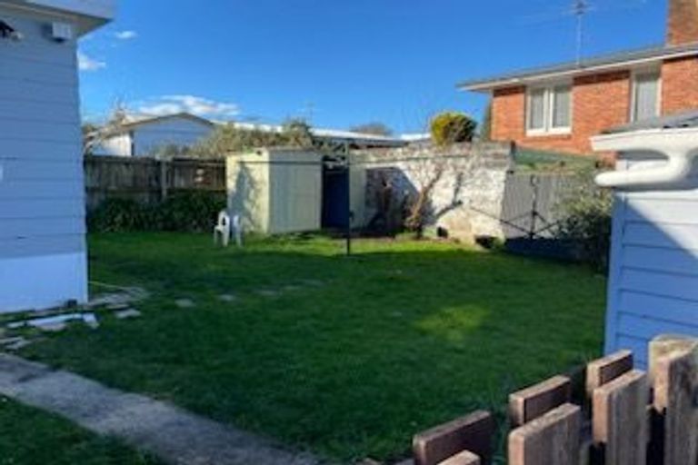 Photo of property in 2/32 Kapuka Road, Mangere Bridge, Auckland, 2022