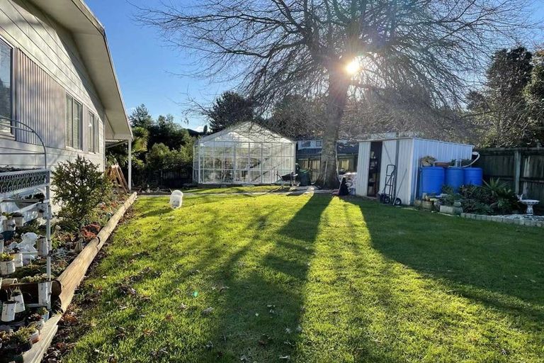 Photo of property in 108 Kemp Road, Massey, Auckland, 0614