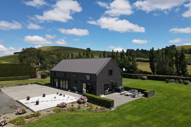 Photo of property in 92 Sinclair Road, Browns, Winton, 9782