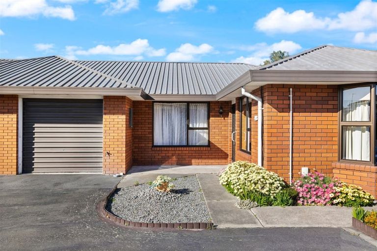 Photo of property in 4b Grassmere Street, Papanui, Christchurch, 8052