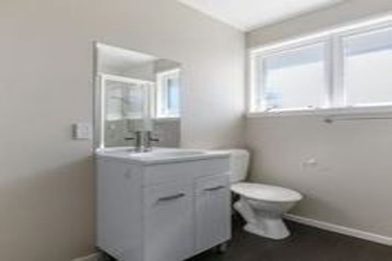 Photo of property in 2/366 Great South Road, Opaheke, Papakura, 2113