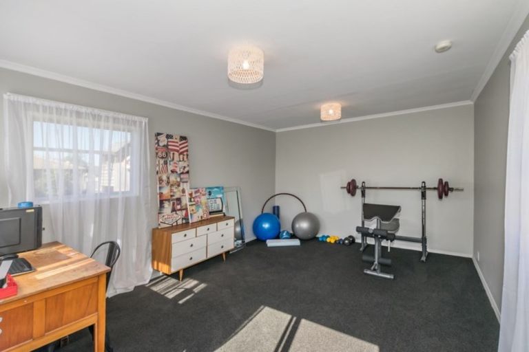 Photo of property in 38 Main North Road, Woodend, 7610