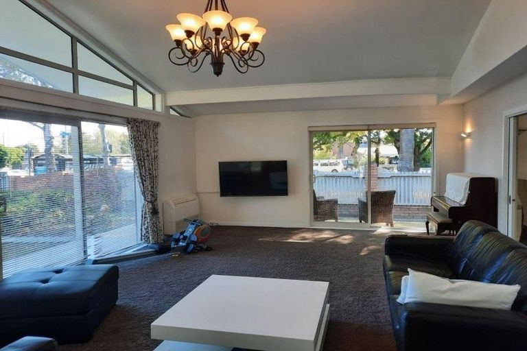 Photo of property in 226 Memorial Avenue, Burnside, Christchurch, 8053