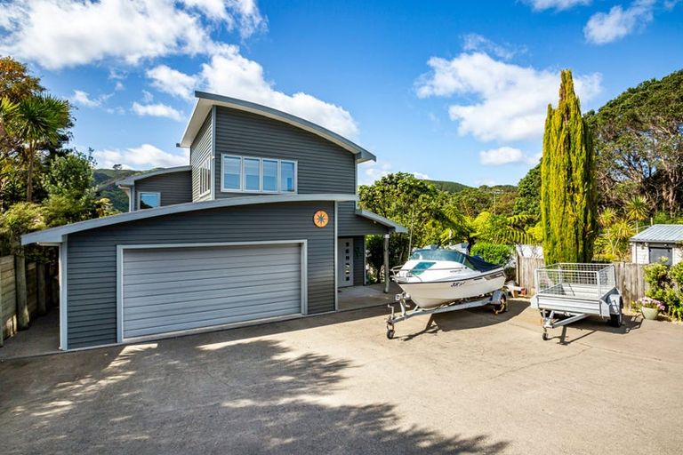 Photo of property in 4 Haunui Road, Pukerua Bay, 5026
