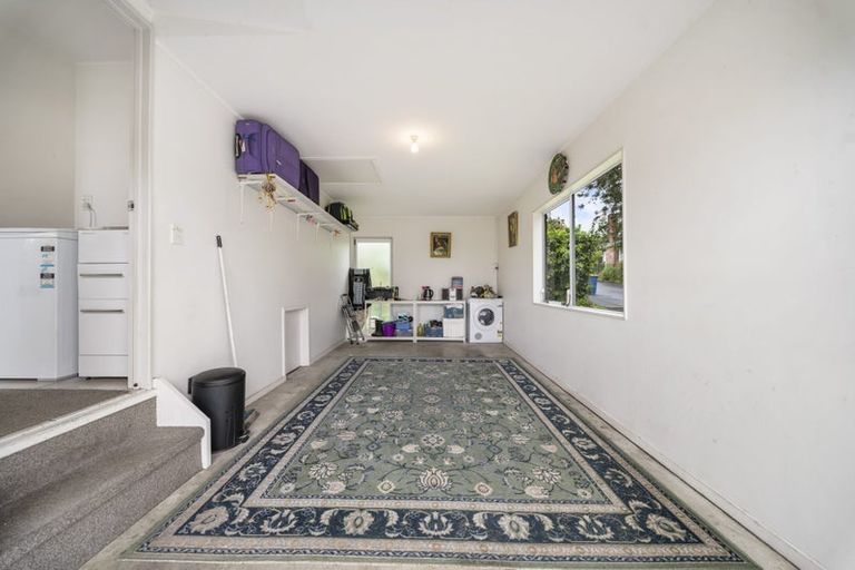 Photo of property in 2 Davern Lane, New Lynn, Auckland, 0600