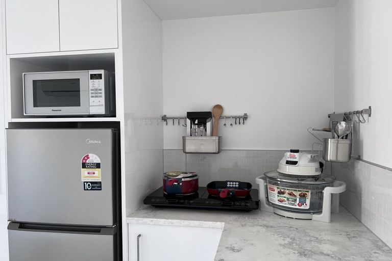 Photo of property in 1/66 Takutai Avenue, Half Moon Bay, Auckland, 2012
