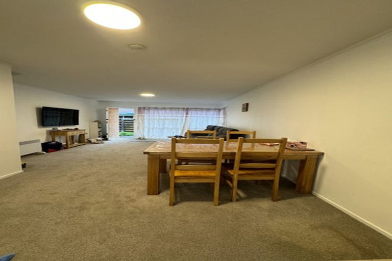 Photo of property in 2/38 Ballater Place, Highland Park, Auckland, 2010