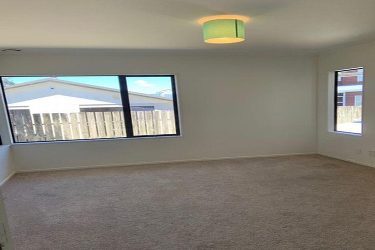 Photo of property in 6 Ashton Fitchett Drive, Brooklyn, Wellington, 6021