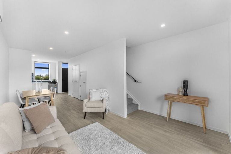 Photo of property in 27 Raukohekohe Road, Wiri, Auckland, 2104