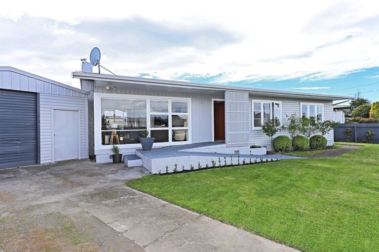 Photo of property in 2 Alexander Avenue, Onekawa, Napier, 4110