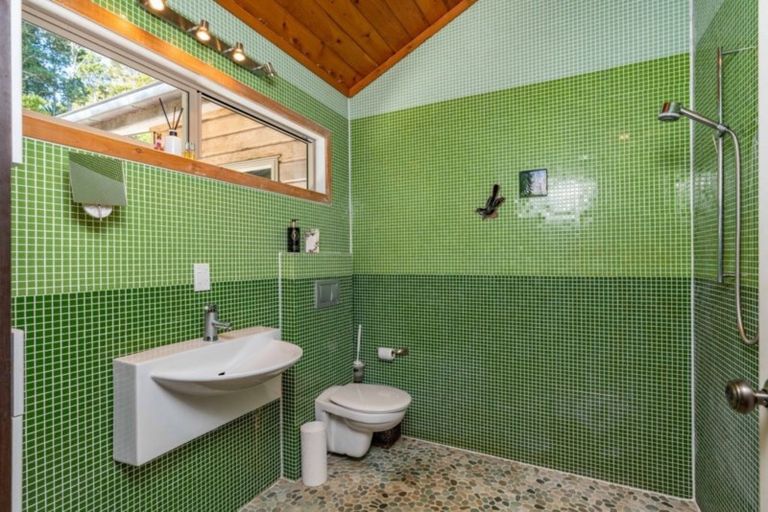 Photo of property in 467 Heatley Road, Whakapirau, Maungaturoto, 0583