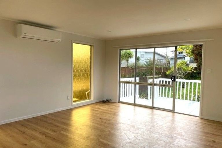 Photo of property in 58 Oreil Avenue, West Harbour, Auckland, 0618