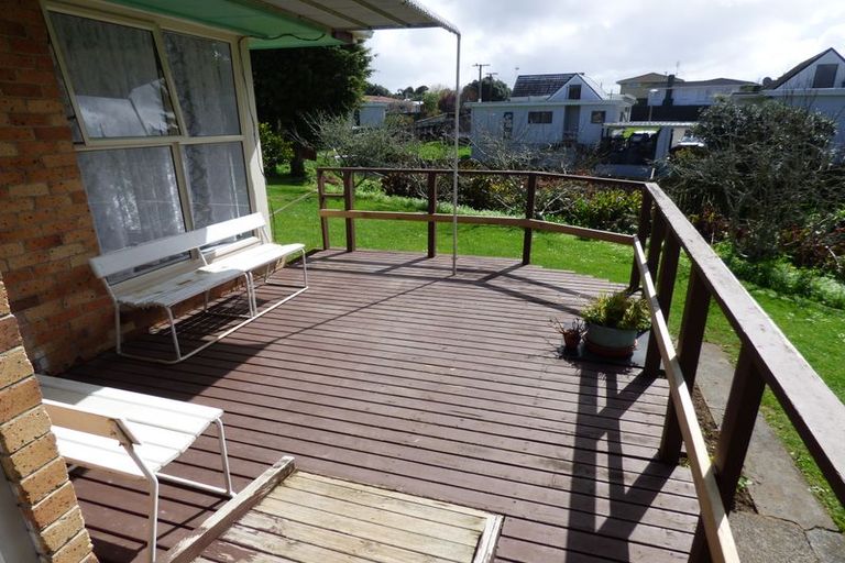Photo of property in 11 Lloyd Avenue, Papatoetoe, Auckland, 2025